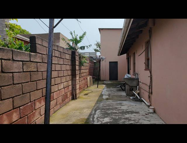 3 BEDROOM HOUSE FOR SALE IN UMLAZI Q